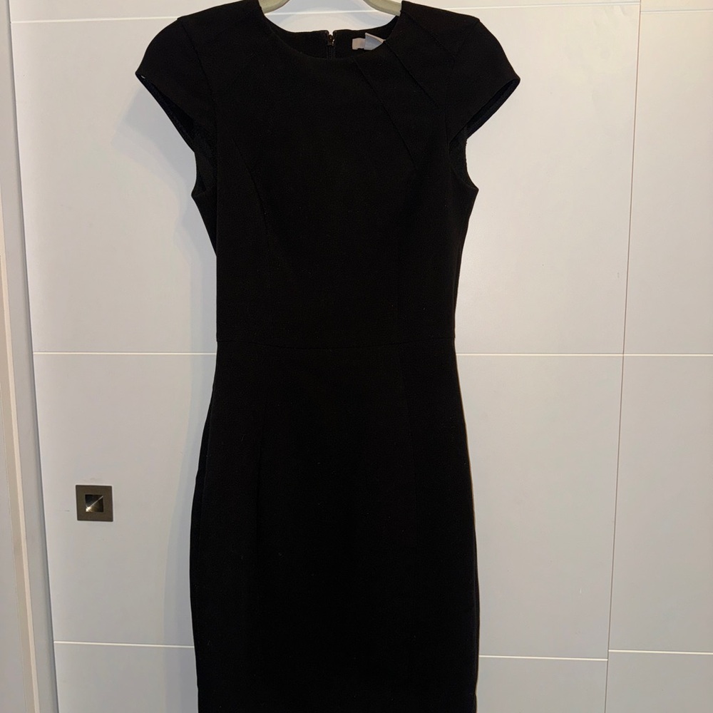 Elegant Black Cap Sleeve Dress